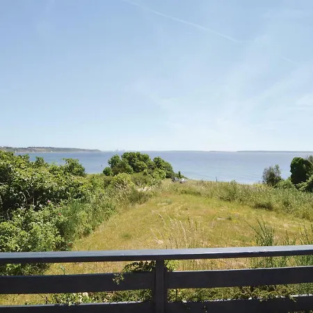 Three-bedroom Holiday In